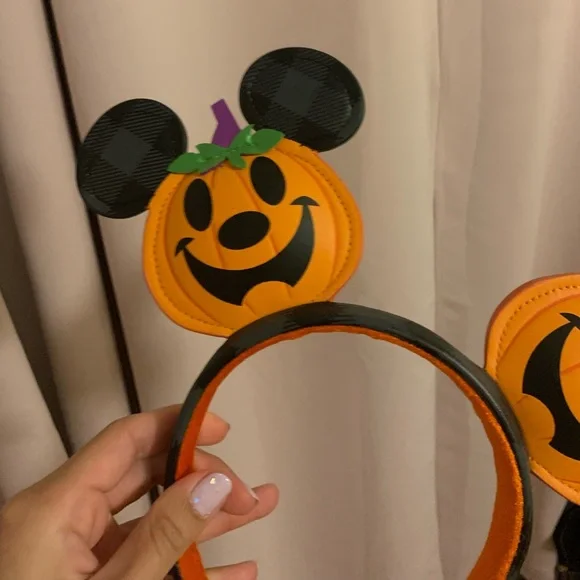 Minnie Ears Halloween Pumpkins - Picture 3 of 3
